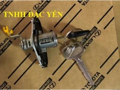 Ổ khóa chìa cốp sau Innova 2009