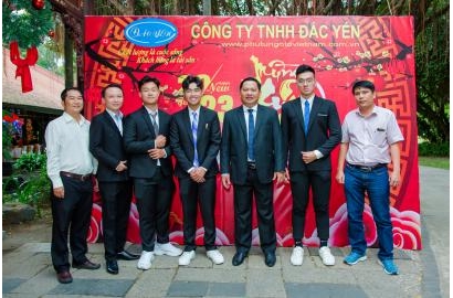 Công ty phụ tùng ô tô Đắc Yến tổ chức tiệc tấc niên năm 2023
