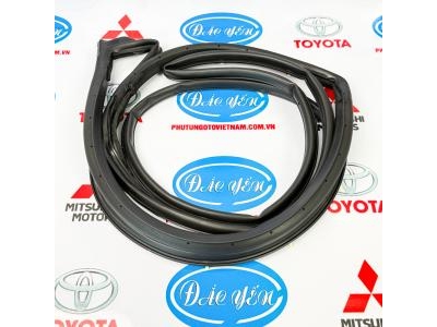 Ron Cánh Cửa Sau LH Innova Cross 2023 67872-VT010, 67871-VT010