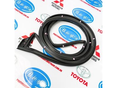Ron Cánh Cửa Trước LH Innova Cross 2023 67862-VT010, 67861-VT010