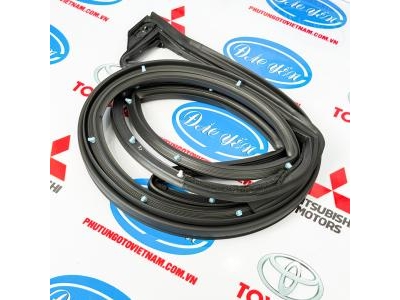 Ron cánh Cửa Trước RH Innova Cross 2023 67861-VT010