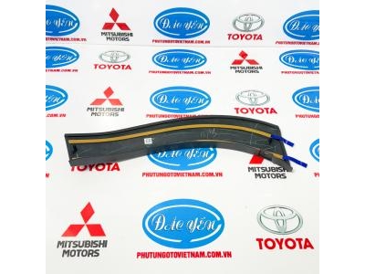 Ốp Vè Cản Sau Innova Cross 2025 52707-VT020, 52706-VT020