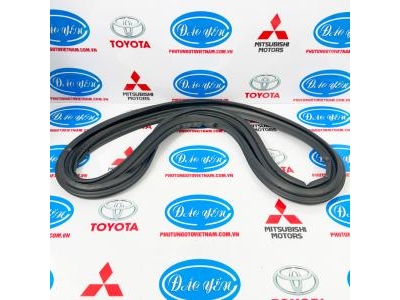Ron Cốp Sau Toyota Veloz 2025 67881-BZ210