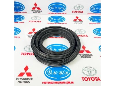 Ron Cốp Sau Yaris Cross 2025 67881-BZ270