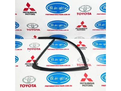 Ron U Chặn Kính Sau Yaris Cross 2025 68152-BZ290, 68142-BZ290