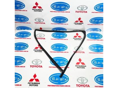 Ron U Chặn Kính Sau Innova Cross 2023 68152-VT010, 68142-VT010
