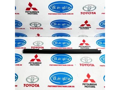 Lông Mi Trong Cửa Trước Innova Cross 2025 68172-VT010, 68171-VT010