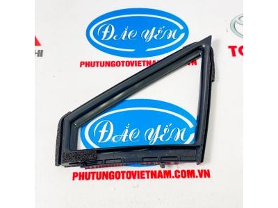 Ron Kính Chết Cửa Trước Innova Cross 2023 68216-VT010, 68215-VT010
