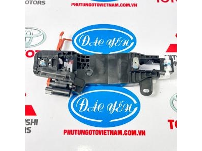 Đế Tay Nắm Cửa Sau Innova Cross 2024 69204-VT010, 69203-VT010